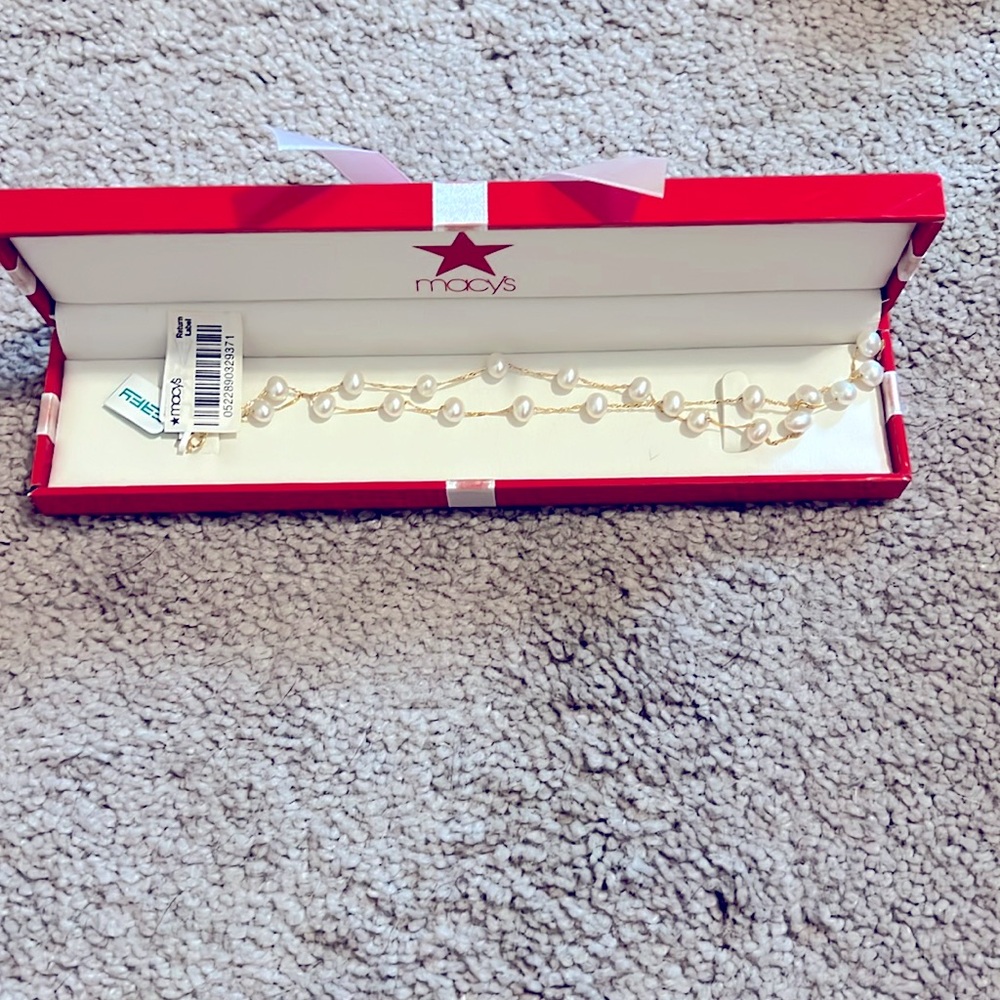 NWT! EFFY pearl and gold necklace in Macys gift box